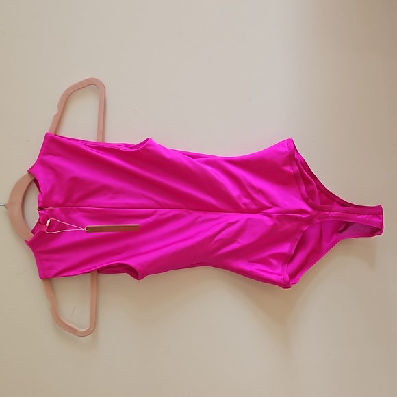 *NWT* SKIMS Disco Mock Neck Sleeveless Thong Bodysuit - Size XXS Shade Fuschia - Picture 2 of 4